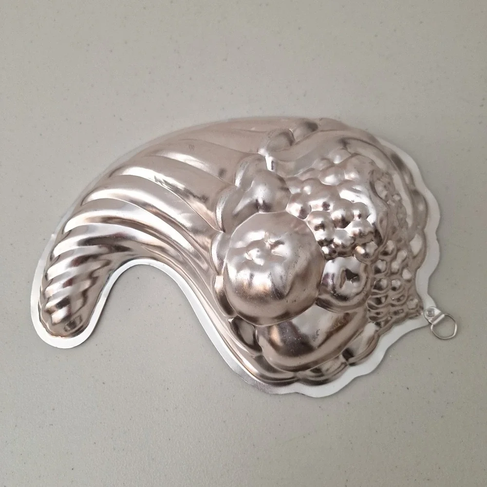 Vintage MCM Copper Plated Cornucopia Jello Mold/Wall Hang Kitchen Decor